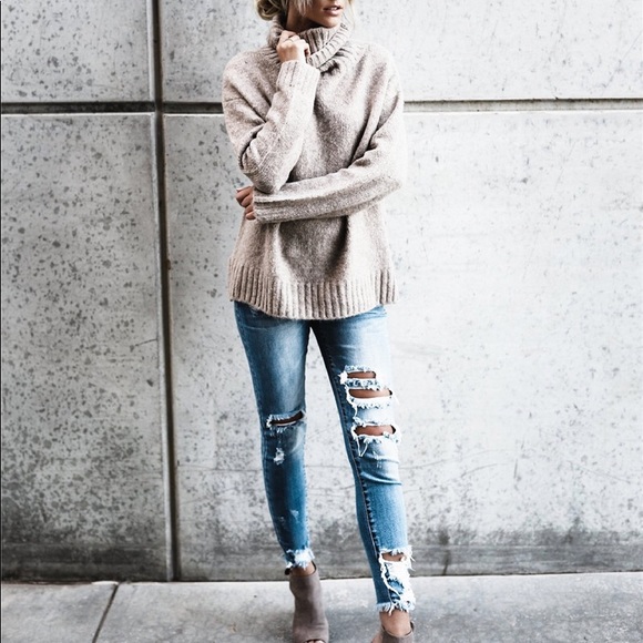 Last 1! Oversized Slouchy Turtleneck Sweater - Picture 3 of 8